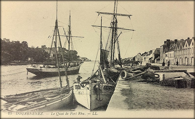 Source : carte postale offerte par le Club des Douarnenistes, transmise par André Le Coz. le &#171;De Villebois Mareuil&#187; au Port-Rhu