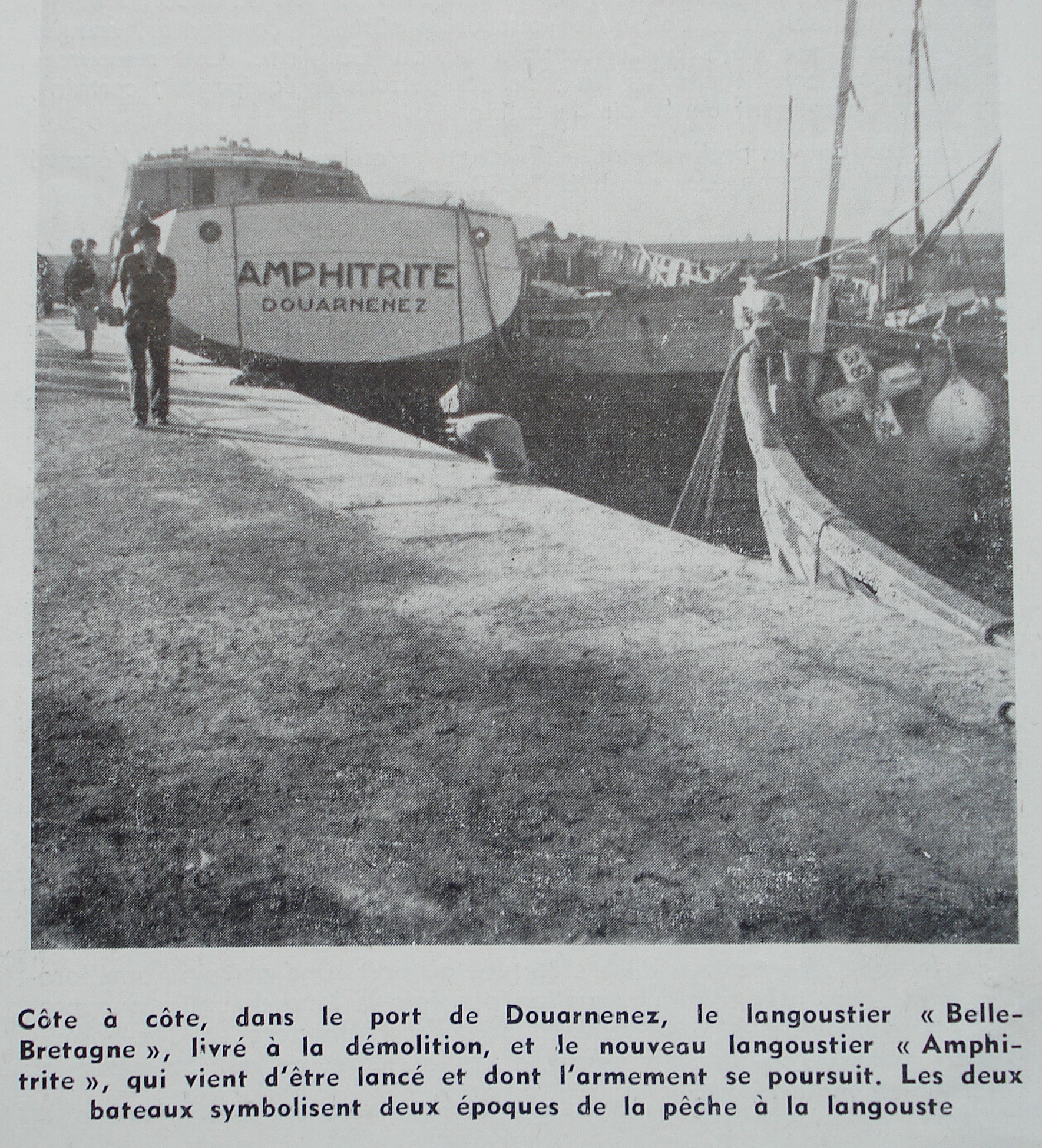Source : Pêche Maritime Décembre 1961. Belle Bretagne à droite de l'Amphitrite