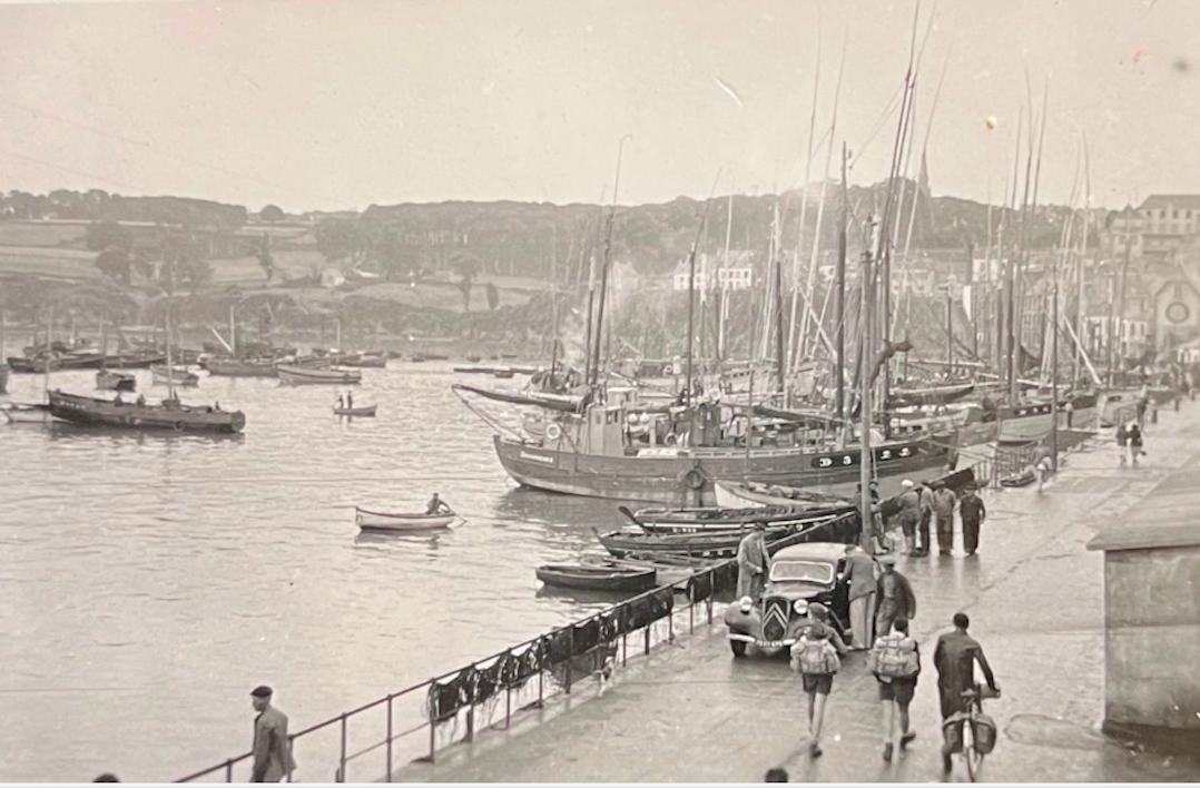 DZ3677 Bernard et Monique. Collection personnelle de José Le Mao