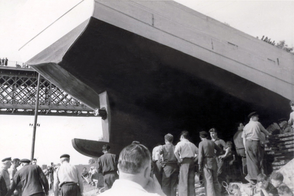 Source : Collection personnelle de Michel Balannec.Le lancement de l'Aconit, au chantier Le Gall, en 1956.