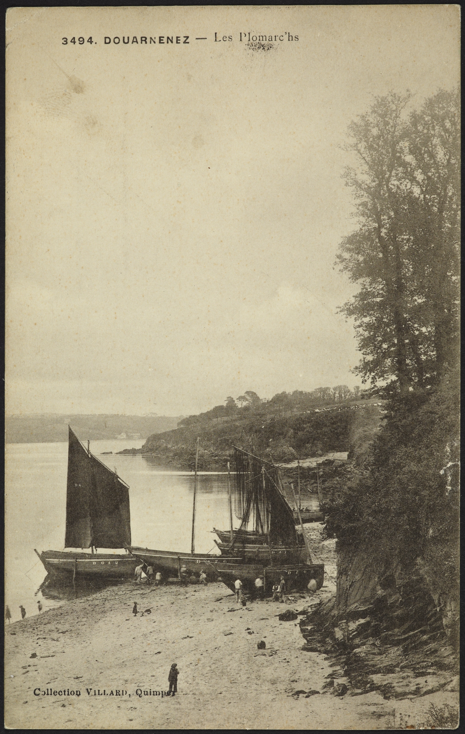 Source : Musée de Bretagne - Éditions Villard - A gauche, la chaloupe "Saint Louis", D 612
